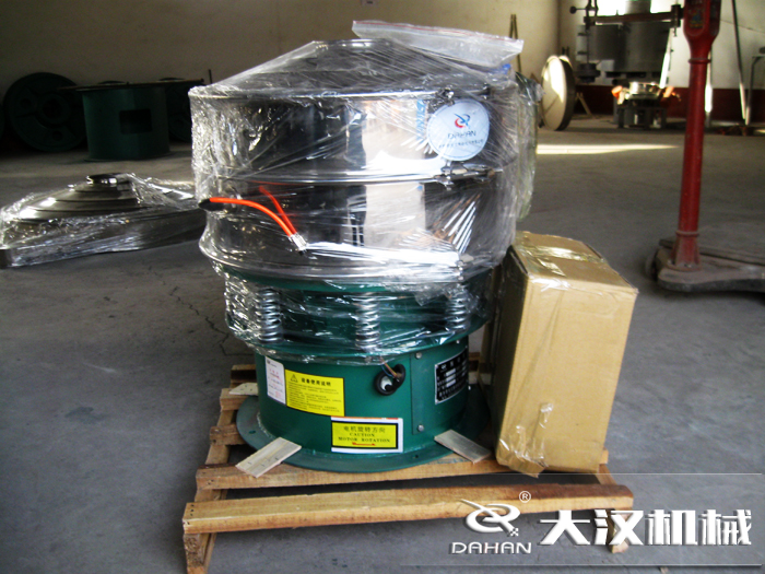 三氯蔗糖粉超聲波振動(dòng)篩采用不銹鋼+碳鋼材質(zhì)的產(chǎn)品能夠更好的節(jié)省成本，同時(shí)能夠達(dá)到想要的篩分效果。