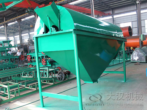 滾筒篩主要采用的是碳鋼材質(zhì)其主要的優(yōu)勢是價格比較便宜。