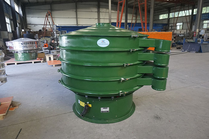 直徑1000mm振動篩主要采用的是碳鋼材質(zhì)的直徑為1000mm的振動篩，對于層級用戶可根據(jù)自己的需求進行選擇。