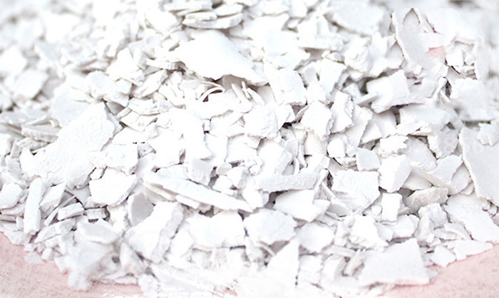  藕粉屬一種堿性的物料，所以對于普通振動篩的選擇就需要注意其材質(zhì)方面。