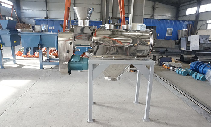 氣旋篩分機與氣流篩分機的篩分原理基本相似，所以針對于其旋篩分機的篩分壓力。會比氣流篩分機的壓力要大一些。