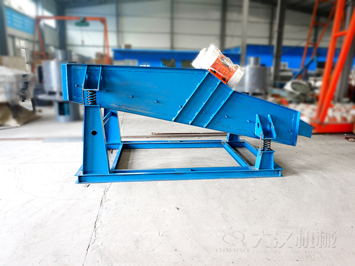 振動(dòng)脫水篩主要用于選煤，選礦等大型的篩選行業(yè)中。