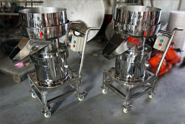 450型過濾篩機實拍：全不銹鋼小推車式過濾篩，便于篩機的移動，適合場地不確定的用戶。