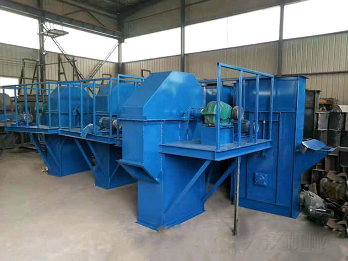 TD斗式提升機(jī)產(chǎn)品概述：屬于向上式的料斗式的垂直運動，能夠完成較高距離的提升。